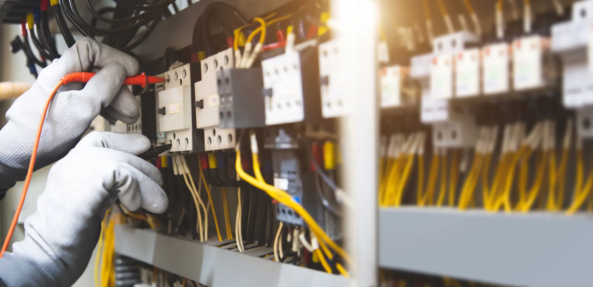 Votre entreprise spécialisée <span>dans les travaux</span> d'électricité générale